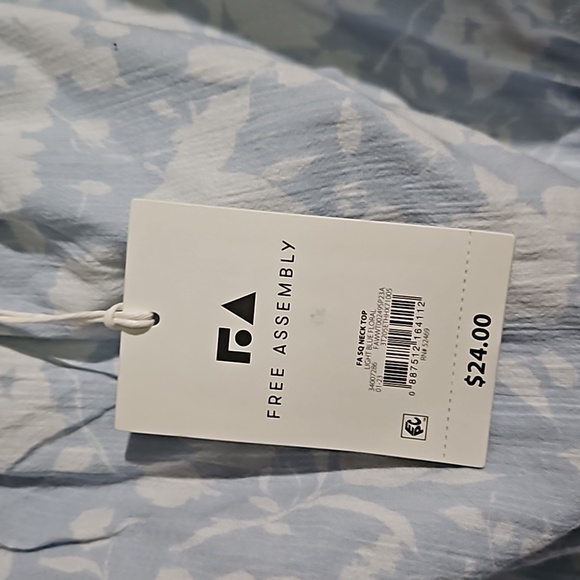 Free assembly summer top xl blue and white - Picture 2 of 3